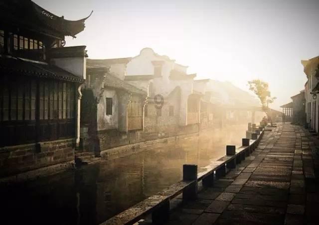 一个人带娃,婆婆还嫌弃宝妈在家太悠闲不赚钱!